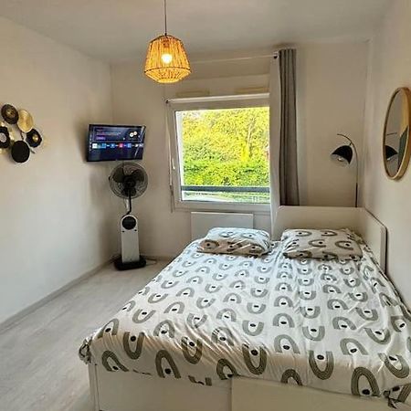 First Apartment Бурж Екстериор снимка