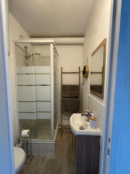 First Apartment Бурж Екстериор снимка